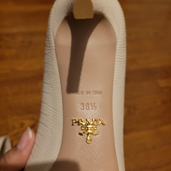 Prada pumps - Picture 5 of 9